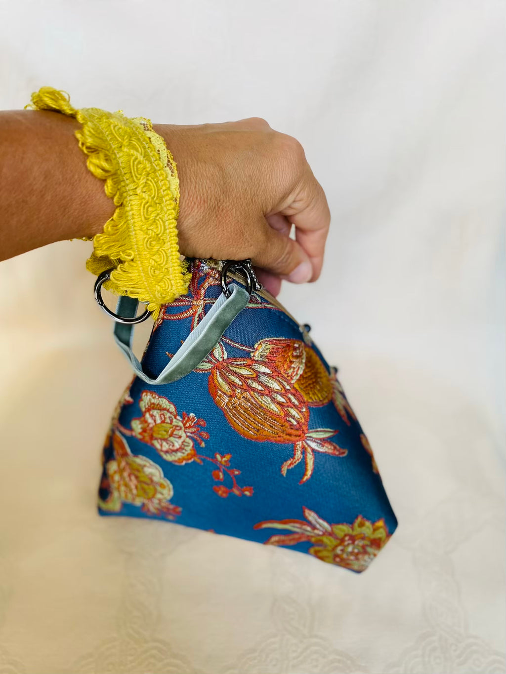 Sac Berlingot Jacquard Bleu Doré et Jaune – Collection Les Essentiels MariParis