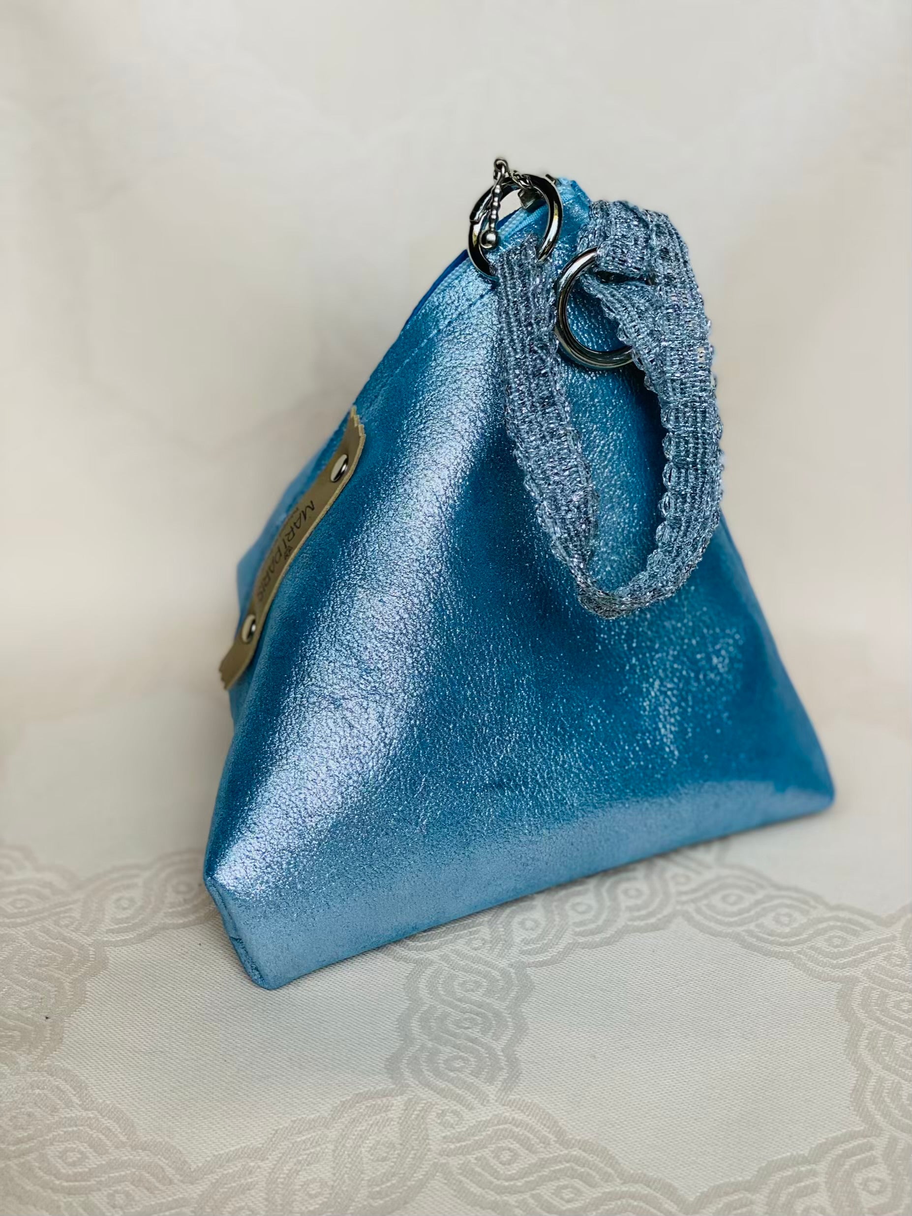 Sac Berlingot Bleu Métallisé – Collection Les Essentiels MariParis