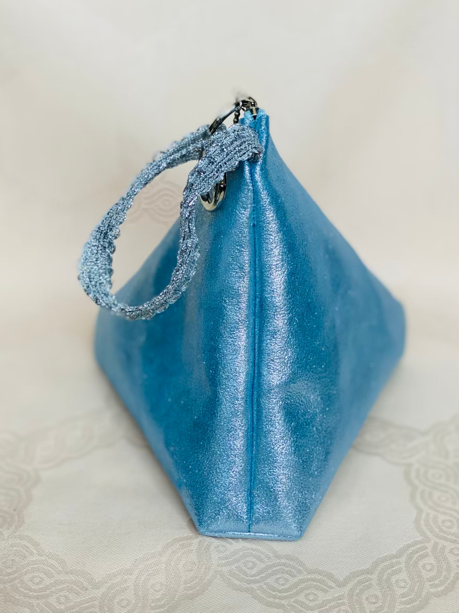 Sac Berlingot Bleu Métallisé – Collection Les Essentiels MariParis