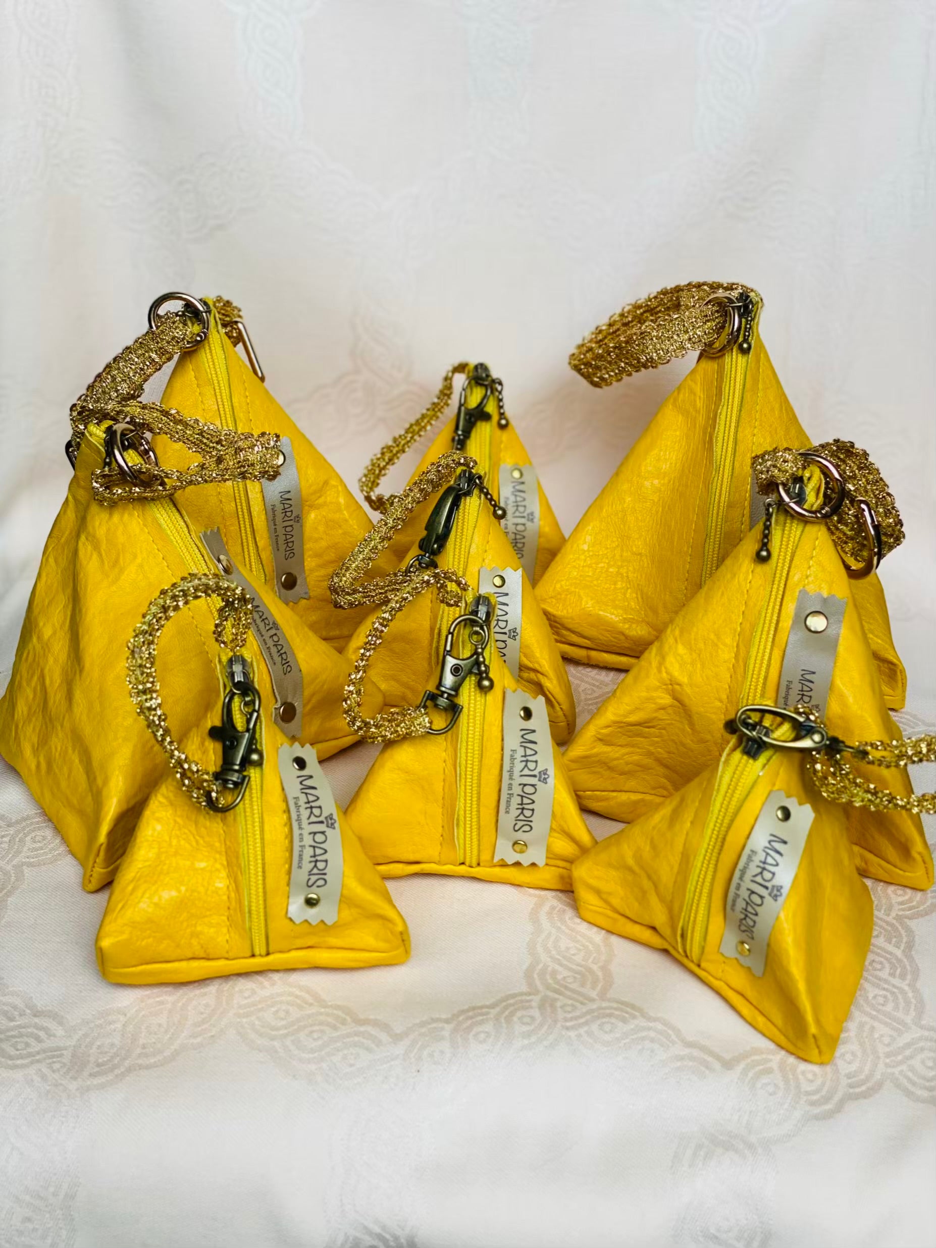 Pochette Berlingot Cuir Jaune Effet Froissé Galon Doré – Collection Les Essentiels MariParis