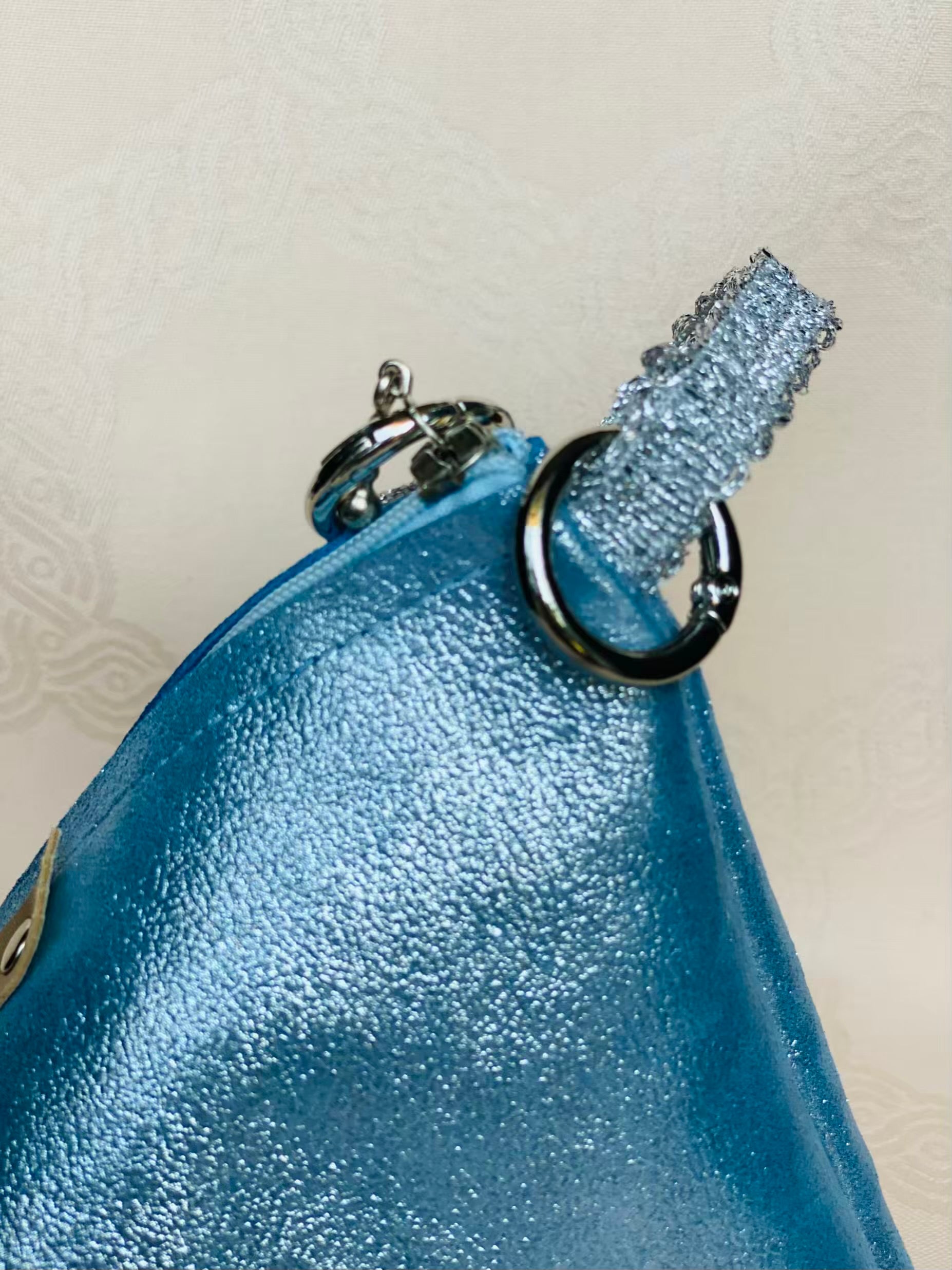 Sac Berlingot Bleu Métallisé – Collection Les Essentiels MariParis