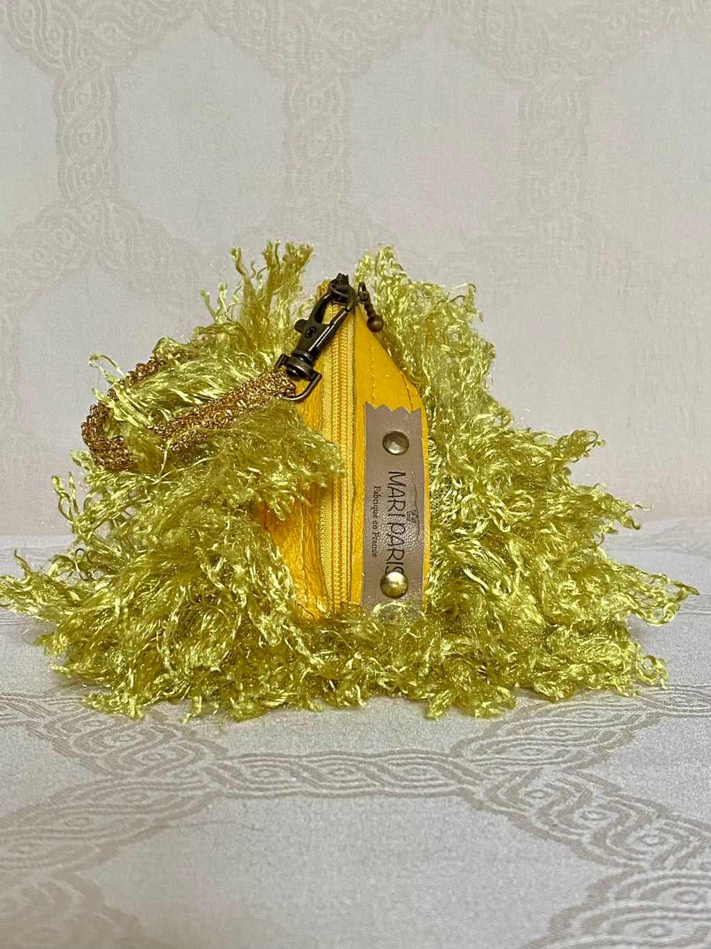 Berlingot Bouffon Jaune Doré Cils – Pochette Fantaisie Fait Main | MariParis