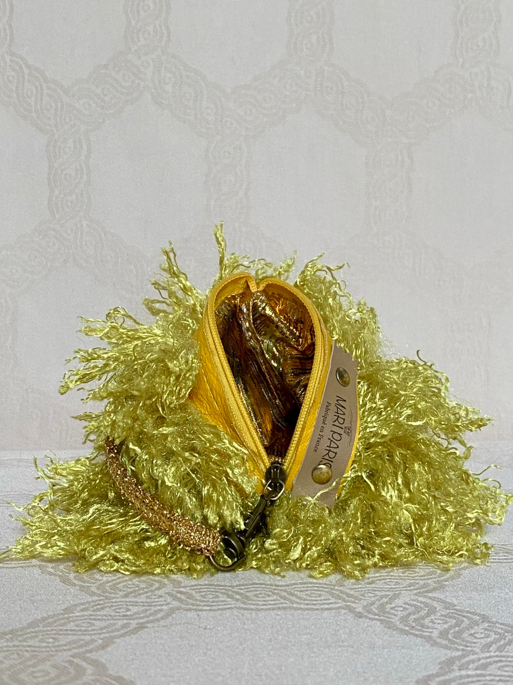 Berlingot Bouffon Jaune Doré Cils – Pochette Fantaisie Fait Main | MariParis