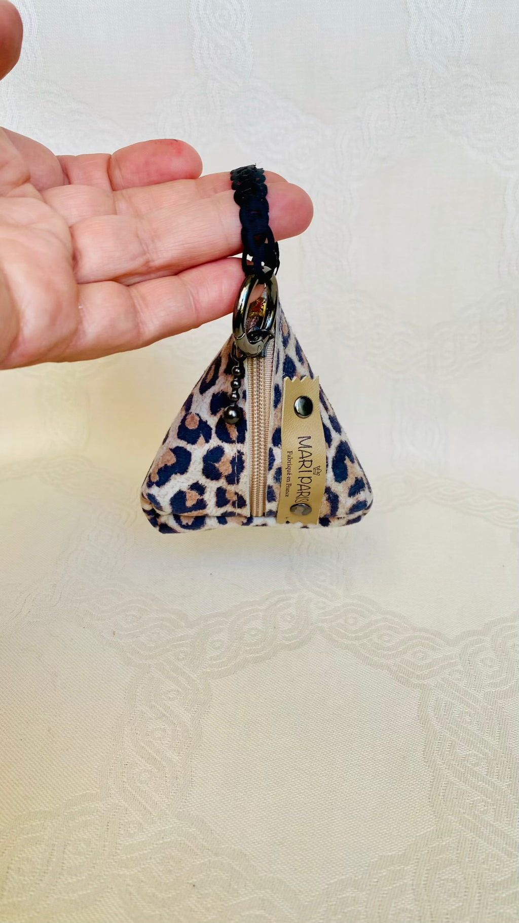 Pochette Berlingot Cuir Imprimé Léopard – Collection Les Essentiels MariParis