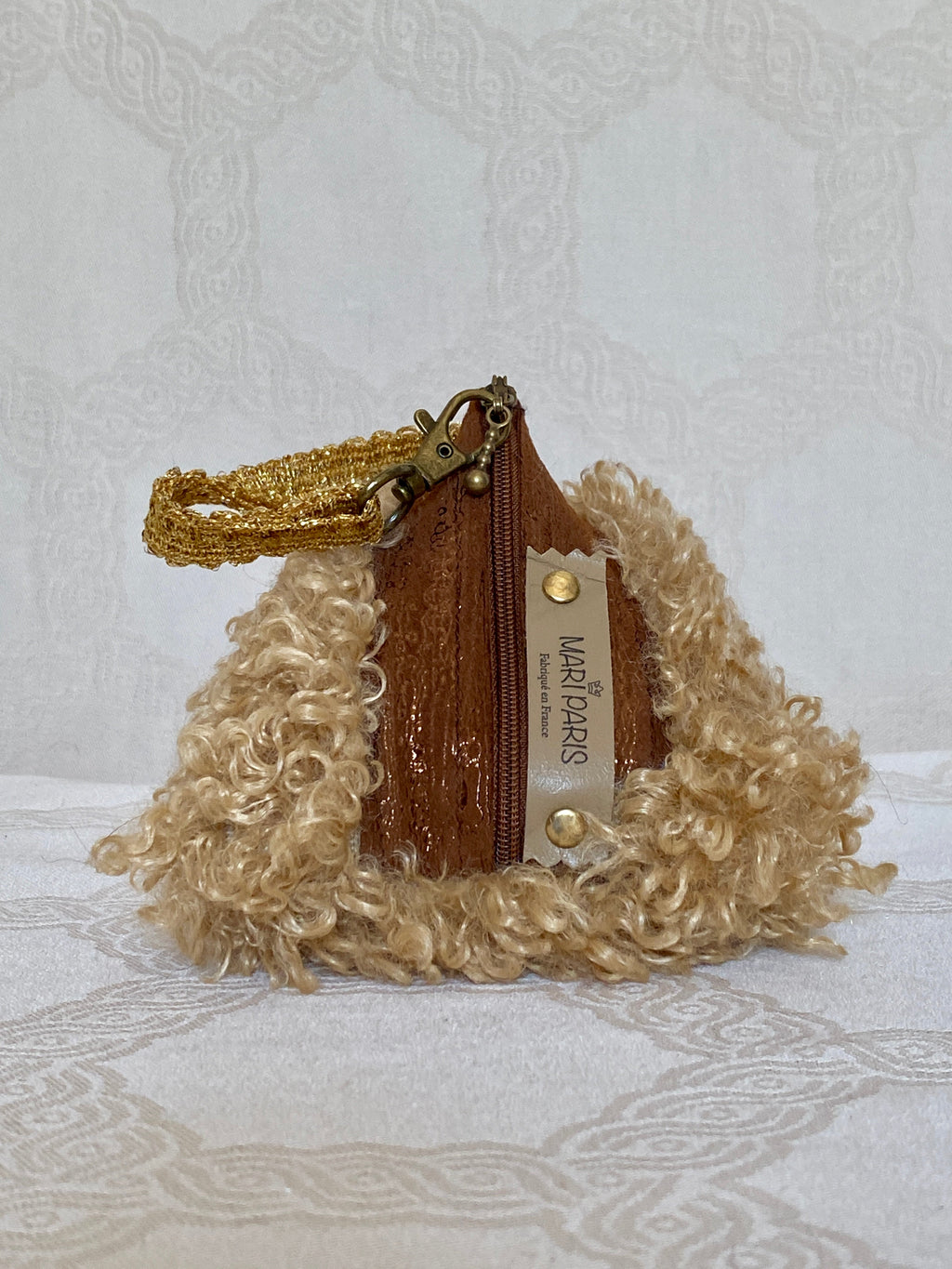 Berlingot Bouffon Bouclé Blond – Pochette Fantaisie Fait Main | MariParis