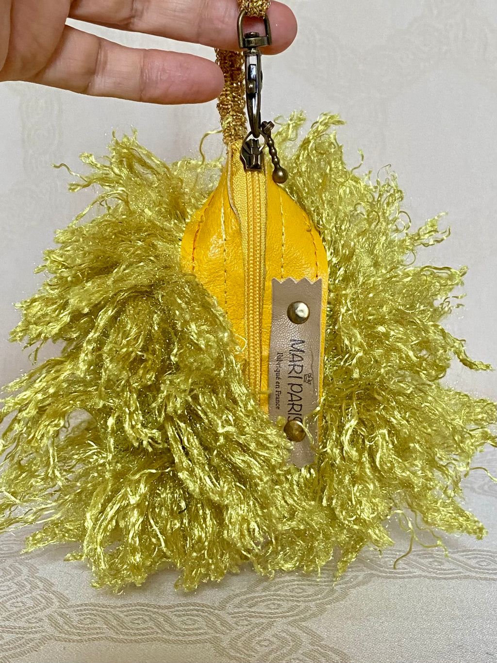 Berlingot Bouffon Jaune Doré Cils – Pochette Fantaisie Fait Main | MariParis