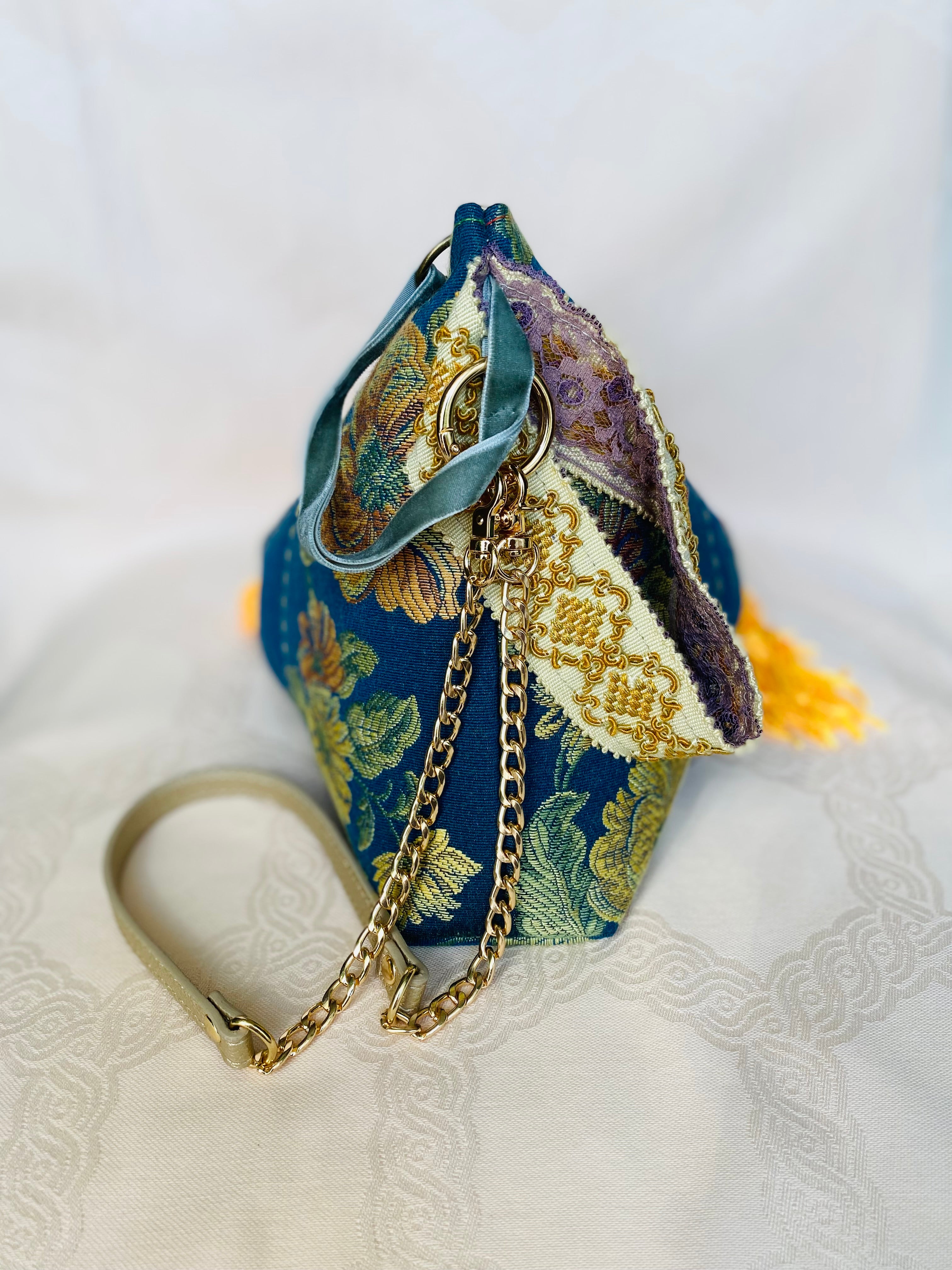 Sac Berlingot MariParis – Collection Marie-Antoinette
Pièce unique artisanale.
Fait main en France.
