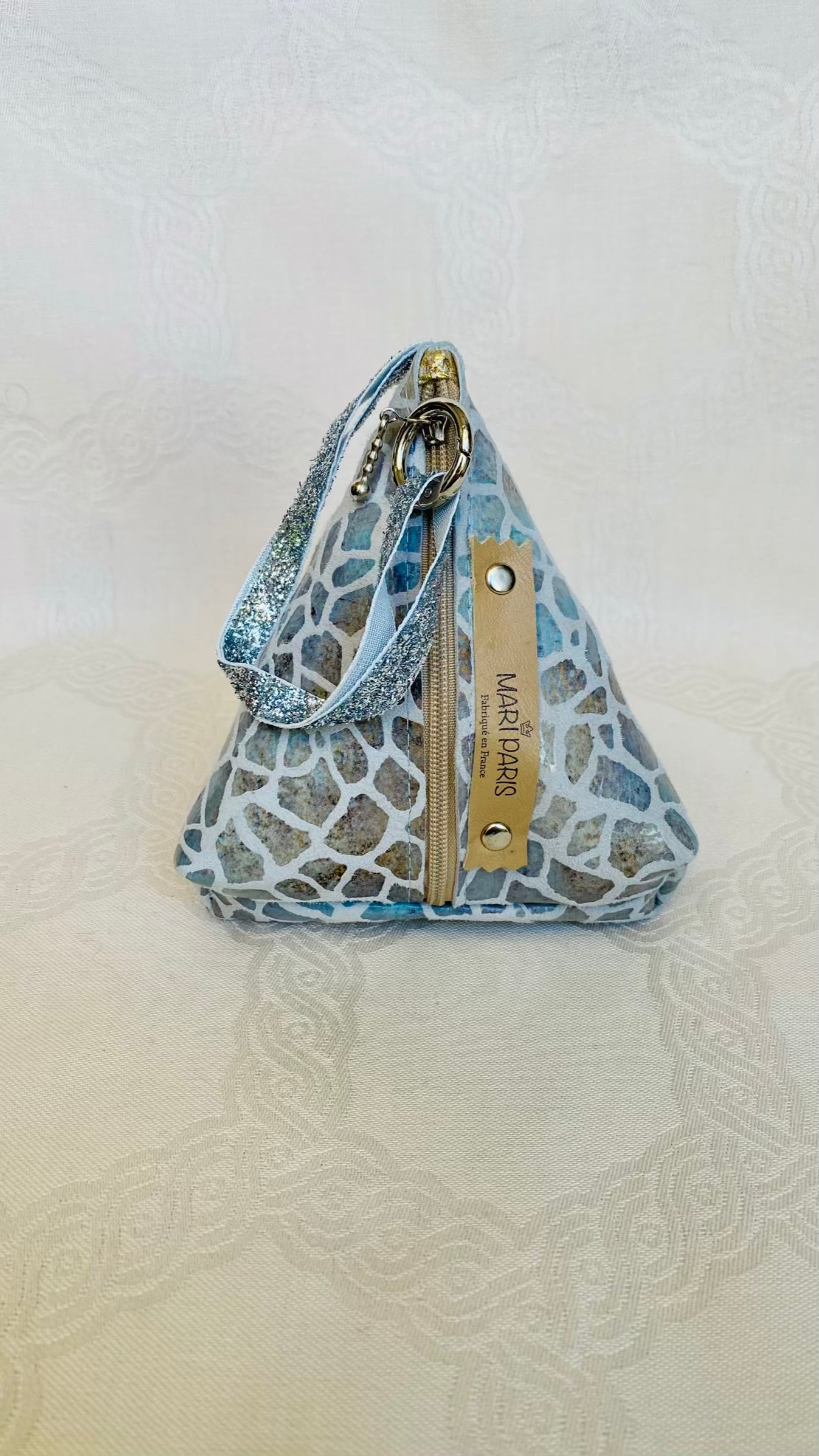 Pochette Berlingot Cuir Mosaïque Bleu et Beige – Collection Les Essentiels MariParis