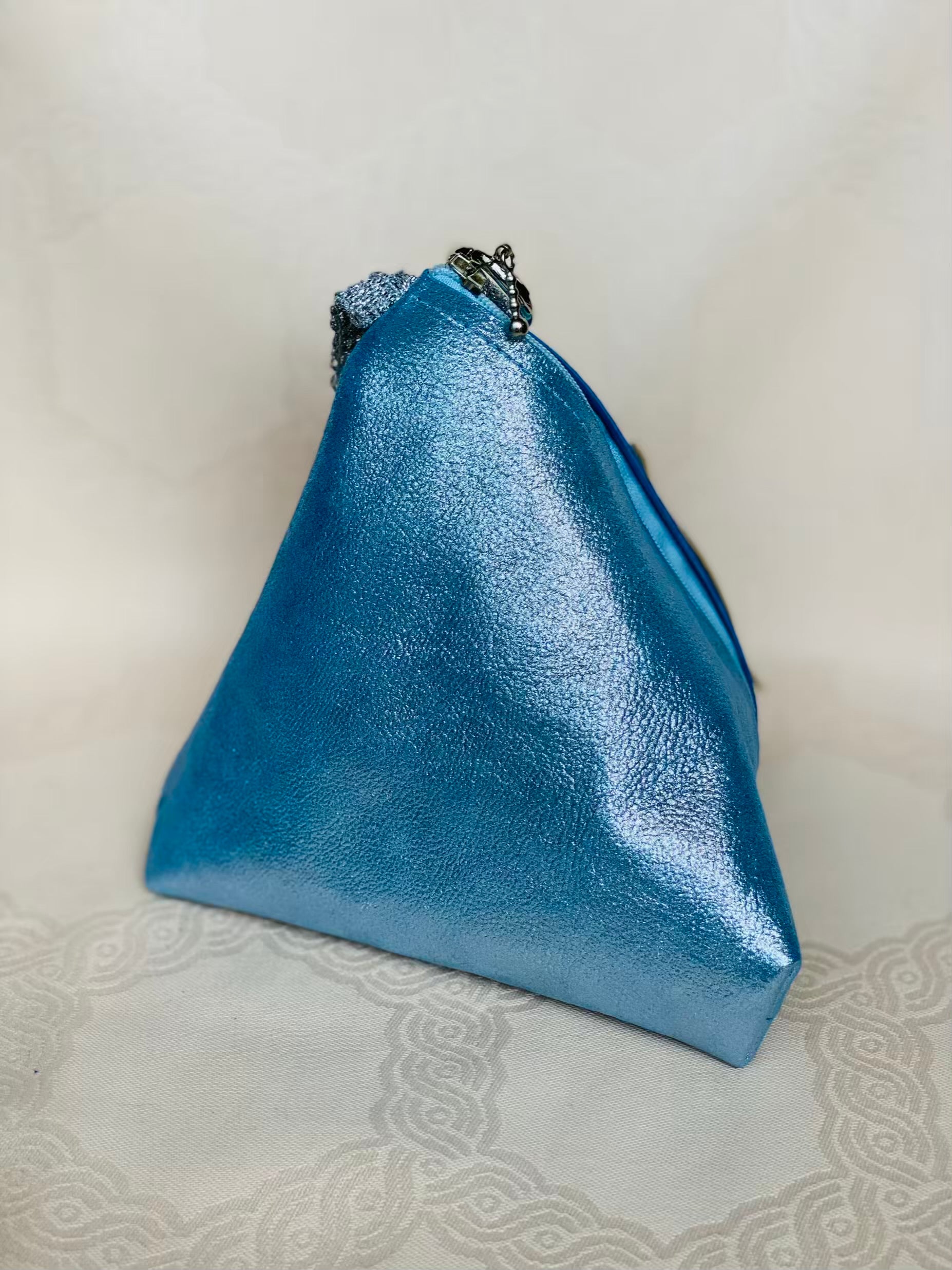 Sac Berlingot Bleu Métallisé – Collection Les Essentiels MariParis