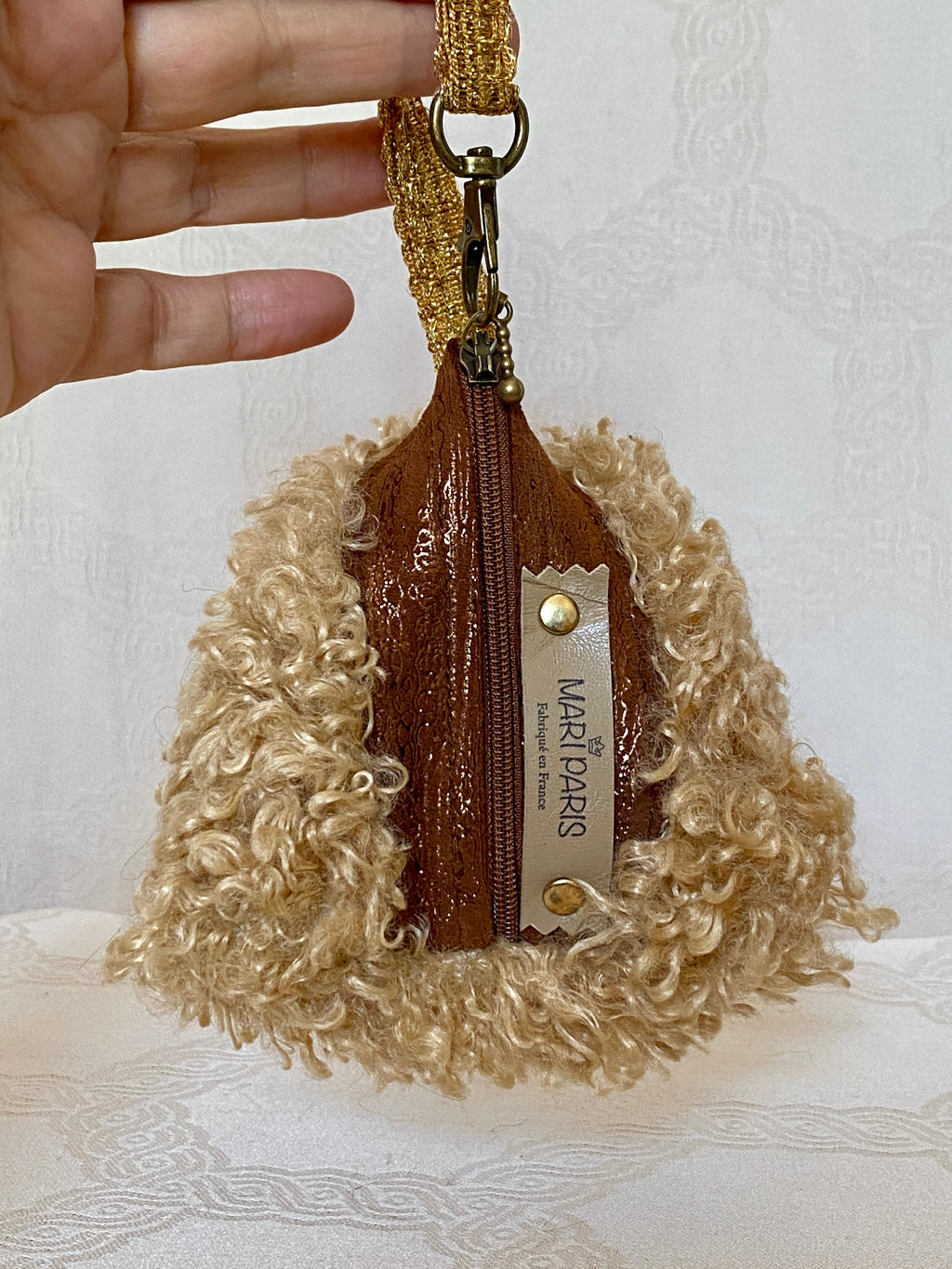Berlingot Bouffon Bouclé Blond – Pochette Fantaisie Fait Main | MariParis
