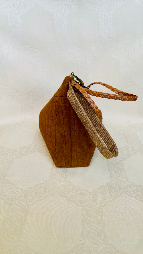 Pochette Berlingot Cuir Marron Texturé Poignée Dorée – Collection Les Essentiels MariParis
