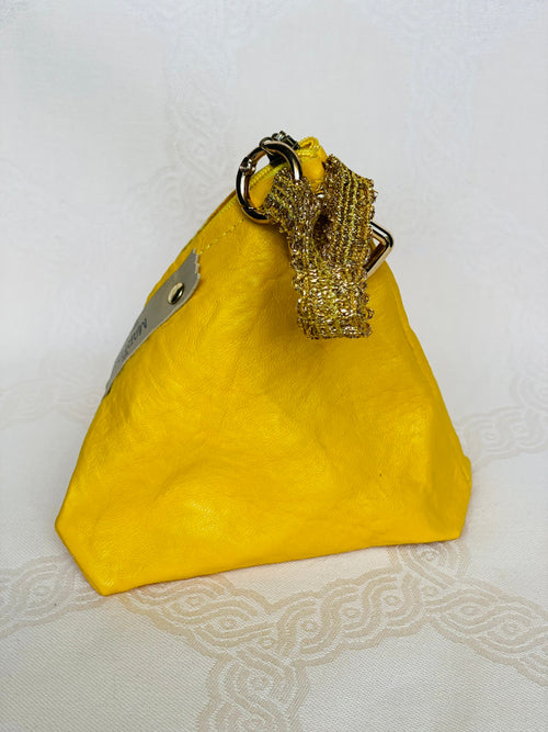 Pochette Berlingot Cuir Jaune Effet Froissé Galon Doré – Collection Les Essentiels MariParis